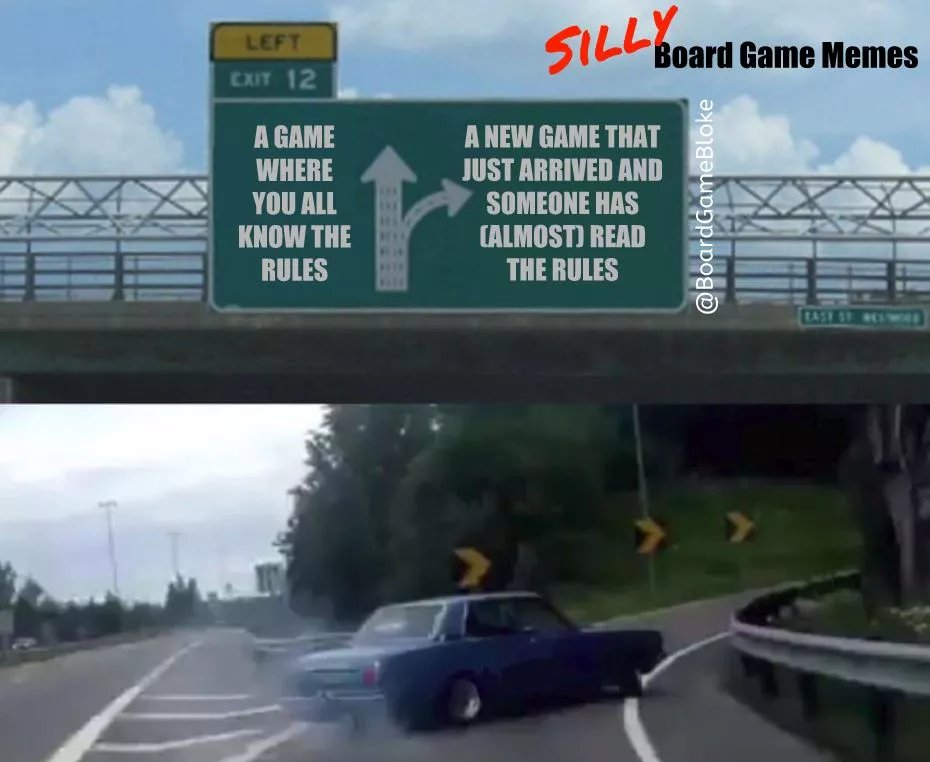 Впереди: игра, правила которой все знают. Направо: новая игра, правила которой знает (ну, почти) кто-то один.