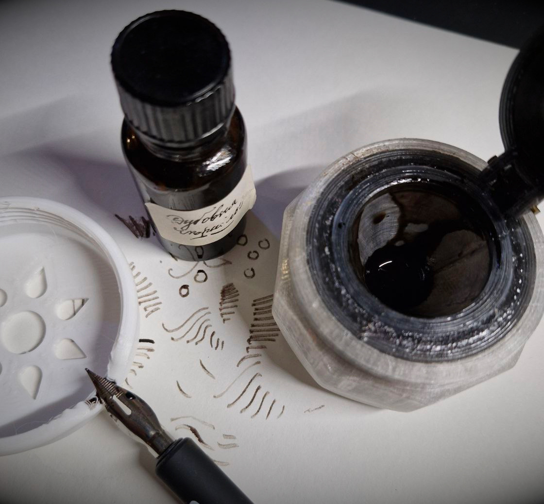 В этой партии железа было совсем мало, из-за этого они имеют таинственный зеленовато-коричневый оттенок.