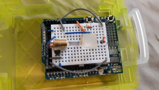 Этот самодельный квантовый генератор случайных чисел можно найти на hackaday.&nbsp;