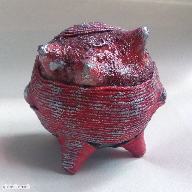 Еще она в морщинках таких инопланетных вся